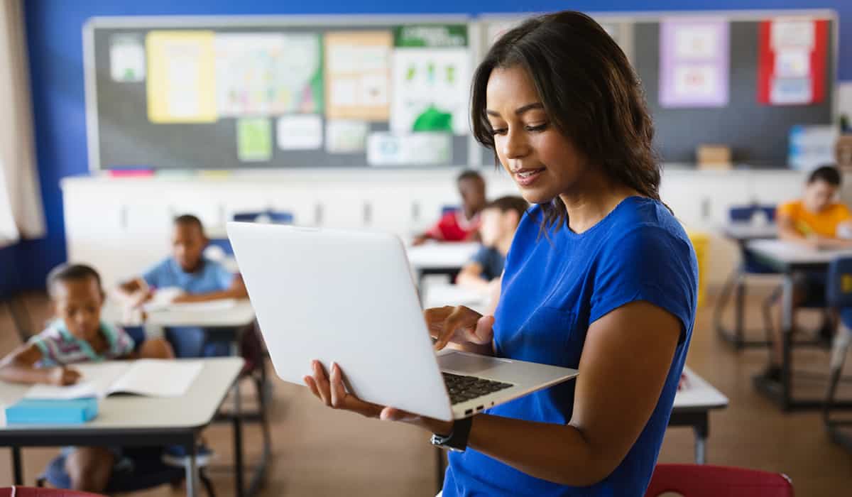 Use AI to Support Decisions Made by Educators’ Expertise